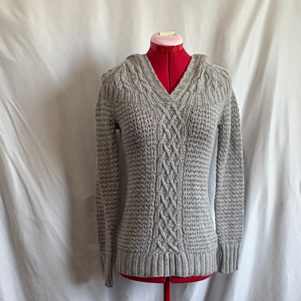 Old Navy V-Neck Cable Knit Sweater - Light Gray SM270